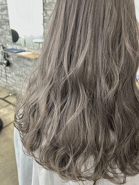 クロト(Clotho) ブリーチカラーでシアーグレージュ