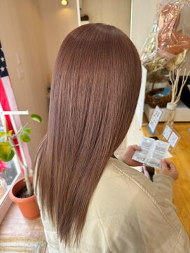 ピンクベージュ