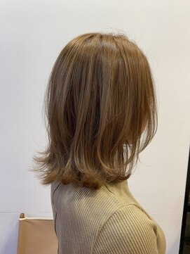 ラビソル(L a v i s o l) ハイライトカラー　外ハネミディアム　20代30代40代