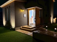 マロン(Marron)の雰囲気（夜の外観♪）
