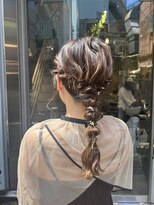 シー(si) 編みおろしヘアアレンジ