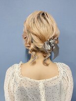 ヒュミ(hymy) 結婚式参列に♪/編みこみアレンジ/ボブツイン/お呼ばれ/二次会