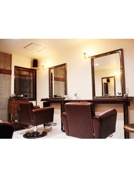 居心地の良い空間で、ゆったりとした時間をお過ごし頂けます。髪のお悩みも気軽にご相談下さい♪