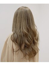 【大人女性のためのハイライトカラー】で白髪を活かす！