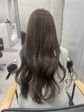 ジーナ 新宿(Zina) 明るめオリーブグレージュ