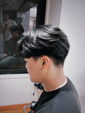 ザデイトウキョウ 表参道 青山(THE DAY TOKYO) MEN’S/サーフカール/刈り上げセンターパート/表参道駅