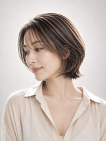 コル(COR)&nbsp;大人女性くびれショートボブ　白髪ぼかしハイライト40代50代60代