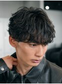 緩め波巻きスパイラルパーマシャドウパーマメンズセンターパート