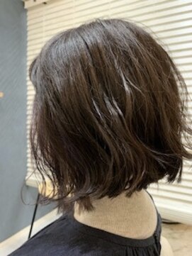 ピュール(PUR) 前下ボブ。アイロン仕上げ