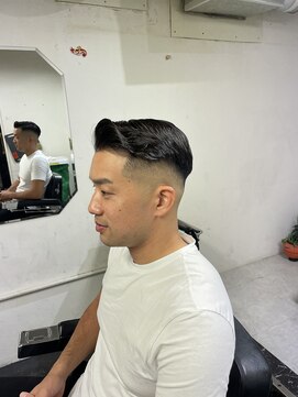 メリケンバーバーショップ フクオカ(MERICAN BARBERSHOP FUK) 波巻き束感ショートツーブロックマッシュアップバングコンマヘア