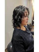 ソラーナ(SOLANA)&nbsp;【強め、くるくるがカッコいい】ミディアムウルフパーマ