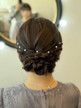 コマリ(comari) シニヨン