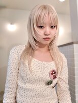 トゥコ(tuco)&nbsp;ホワイトブロンドレイヤーウルフカットブリーチハッシュカット