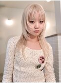 ホワイトブロンドレイヤーウルフカットブリーチハッシュカット