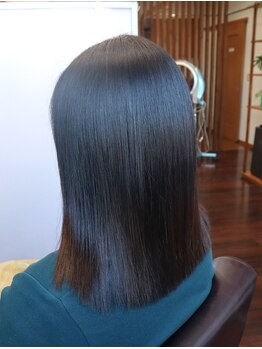 ヘアークリップスファクトリーの写真/髪質改善で叶う、シルクのような指通り。マンツーマンの贅沢施術で、扱いやすい艶髪ストレートへ♪