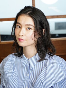 ウィーク 梅田(UiiC) 思わず触れたくなる、愛されふわミディ