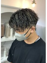 リヴ オオサカ(LIV OSAKA)&nbsp;ツイスパ　メッシュ　ツイストスパイラルパーマ　センターパート