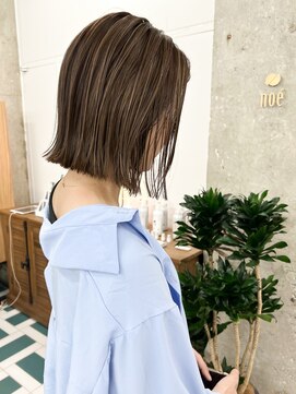 ノエ(noe) 切りっぱなしボブ×ハイライトベージュ