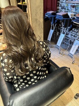 ニーゼロゼロナナ(2007) オリーブグレージュ