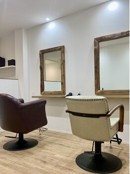 2席のみのプライベート空間で、周りの目を気にせず、ゆったりとした時間を過ごせるのが嬉しい＊