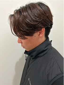 ヒュイル バイ ニアウ(Hwyl by Niau) メンズマッシュセンターパートスパイラルパーマニュアンスパーマ