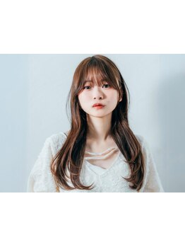 《顔まわりのカットでこなれ感を演出》おしゃれなアップスタイルで、今までとは違う新しい自分を楽しんで♪