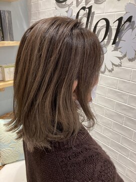 グレージュのグラデーションカラー！