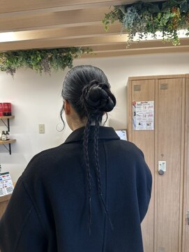 タイト団子ヘア