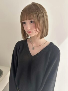 ブリーチ合計4回、赤3回、縮毛履歴からムラ修正してベージュ