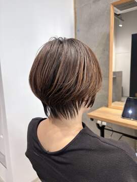 アルトル 池袋2nd(altru) 丸みとくびれのあるショートスタイル