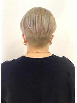 モリオ フロム ロンドン 成増店 【morio成増/一戸】刈り上げショートブリーチありミルクティー