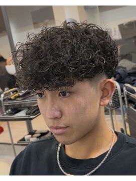 イーラ アメ村店(era) スペインカール　ツイストスパイラル眉カットメンズパーマ