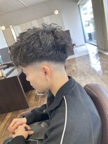 ファム 十日市店(femme) 十日市/センターパート×スキンフェード