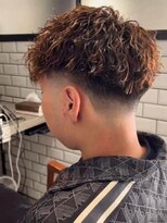 アルフレッド 瑞穂店(alfRed)&nbsp;テーパーフェード　ツイスパ　茶髪　メッシュ　バロックパーマ