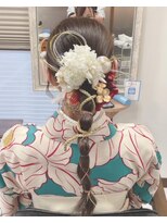 ピアチェーレ 佐倉&nbsp;成人式アシメ風編み込みアレンジ