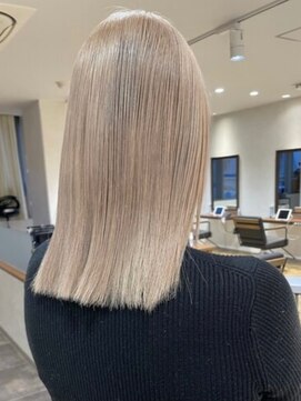 ロンドルーチェ 心斎橋(Lond luce) ダークアッシュ/ミディアムレイヤーカット［髪質改善/縮毛矯正］