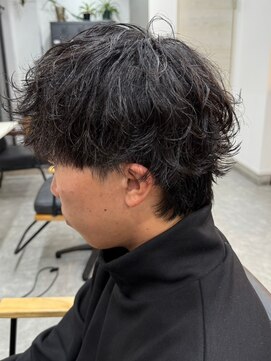 フゥ 宇都宮(FeU) 緩め波巻きスパイラルパーマシャドウパーマメンズマッシュウルフ