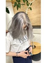 フリーク(FLEEK)&nbsp;シルバーカラー　ブリーチ3回