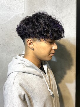 ニアウ 高崎店(Niau) MEN’S HAIR/スペインカール/刈り上げセンターパート/群馬高崎