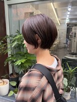 リズ(Rizz)&nbsp;耳掛けもかわいい！襟足タイトなショートボブ！