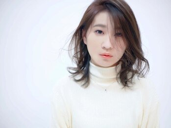 ヘアーワークス フラワー(Hair Work's FLO WER)の写真/ただ、クセを伸ばすだけじゃない。髪質・要望に合わせた扱いやすい手触り◎の柔らかなサラ艶ストレートに＊