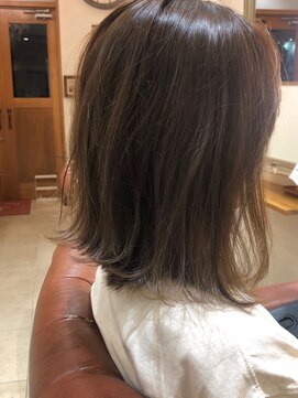 リール ヘアーアンドカンパニー(Rire Hair&Co.) オリーブグレージュ / 切りっぱなしロブ