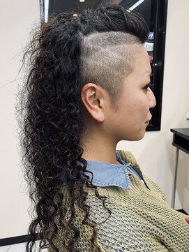 レヴィア(Revia) ロングモヒカン　ハードツイストスパイラルパーマ