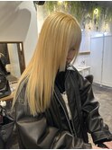 抜きっぱなしブロンド/ハイトーンカラー/顔周りカット