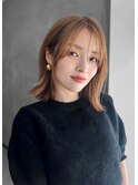 〈NYLON.〉シルキーベージュ×切りっぱなし外はねスタイル