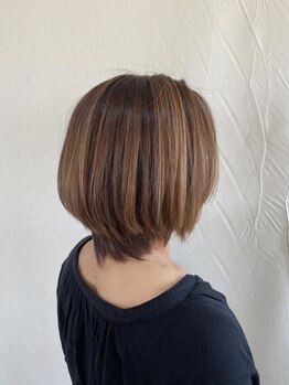 ジュリア(Giulia)の写真/【高松/成合町/円座】話題の白髪ぼかしハイライト施術で、立体感が出て色落ちもキレイな仕上がりを実現♪
