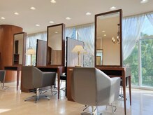 レジナヴィータ 栄店(Reginavita)の雰囲気（綺麗に自然光が差し込む落ち着いた店内です♪髪質改善が人気◎）
