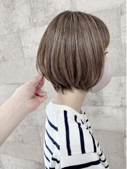 お洒落に魅せる！[《☆脱☆白髪染め》白髪ぼかしカラー+カット+ベースTr \8000]いつまでも美しく♪