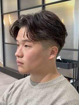 ノラ ギンザ(NORA GINZA) 刈り上げメンズセンターパートフェザーショートニュアンスパーマ