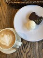 畔に 休日はおいしいごはん屋さんやカフェ巡りをしています◎